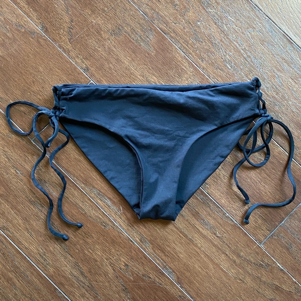 TAVIK | Bottom